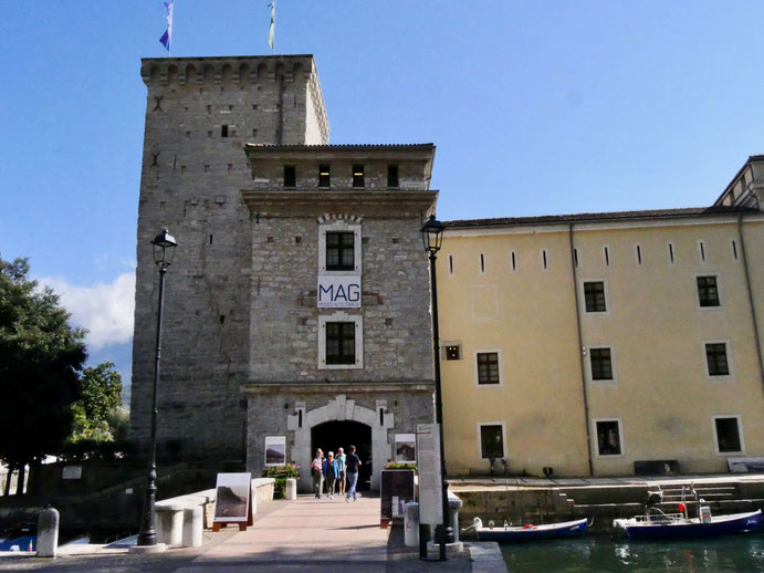 Riva am Gardasee, Die Turrita Burg aus dem 12. Jahrhundert, beherbergt Museum und Ausstellungen