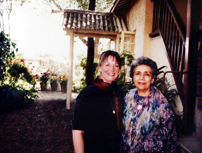 1994 ; Arnavaz with Geri Craddock at Meherazad. ( image edited )