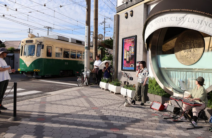 姫松交差点お店の私有地を使ってのストリートパフォーマンス