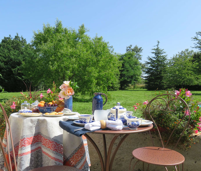 Petit déjeuner sur la Terrasse de L'Echappée Belle