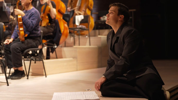 Sauli Zinovej at the rehearsal for the premiere of his violin concerto World Bearer