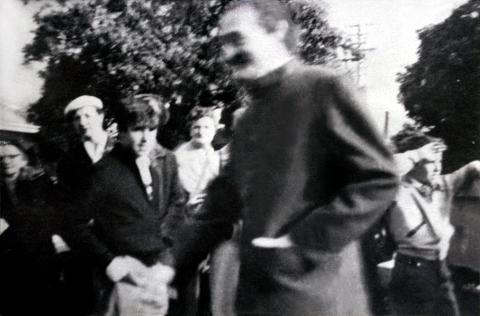 1956 : Meher Baba possibly entering Dr. O'Brien's home in Camberwell, Melbourne.