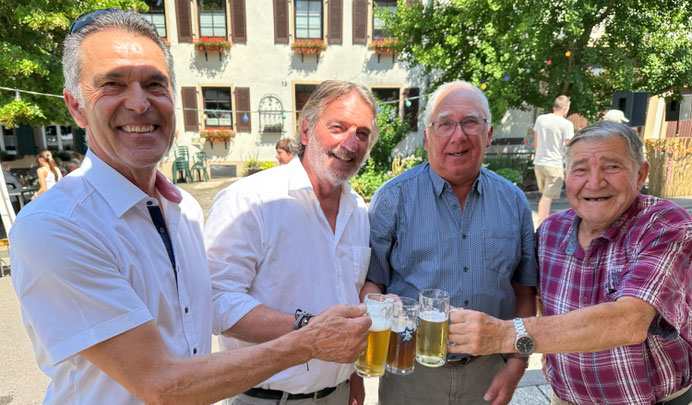 Das Bier auf dem Auersmacher Pfarrfest hat auch bei der Hitze geschmeckt