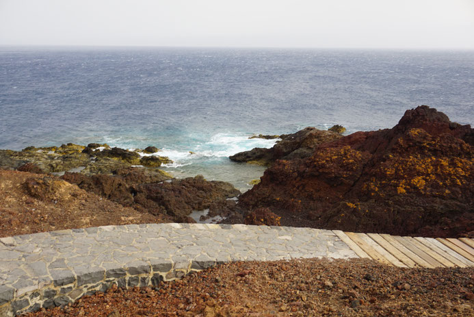 Kleine Steinwege führen durch die wilde Vulkanlandschaft, Tenogebirge, Teneriffa