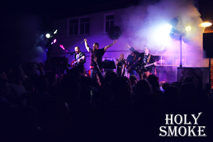 Holy Smoke Rock Coverband beim Altstadtfest Salmünster 2019. Partyband und Hochzeitsband in Hessen.