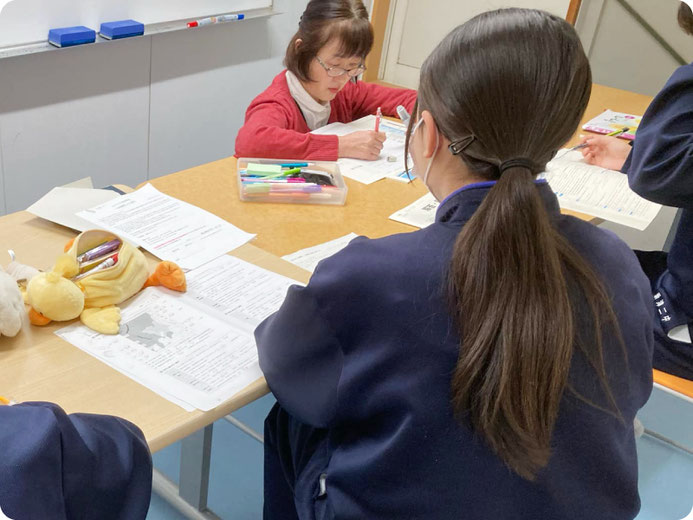 【写真】学習塾｜中学生コースの授業の様子｜学習教室スタジアス
