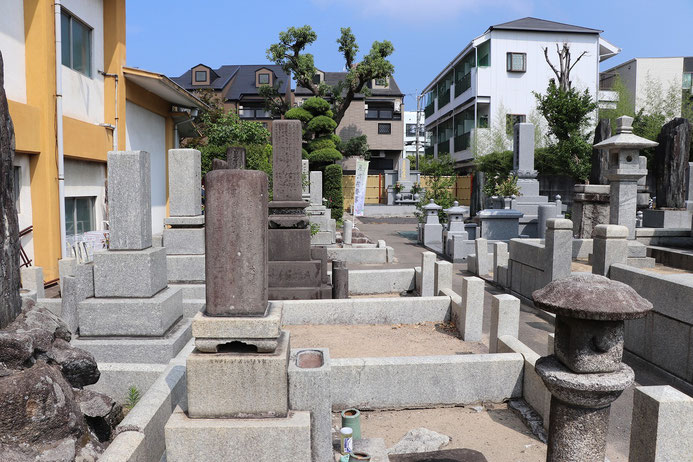 宗玖寺の墓地