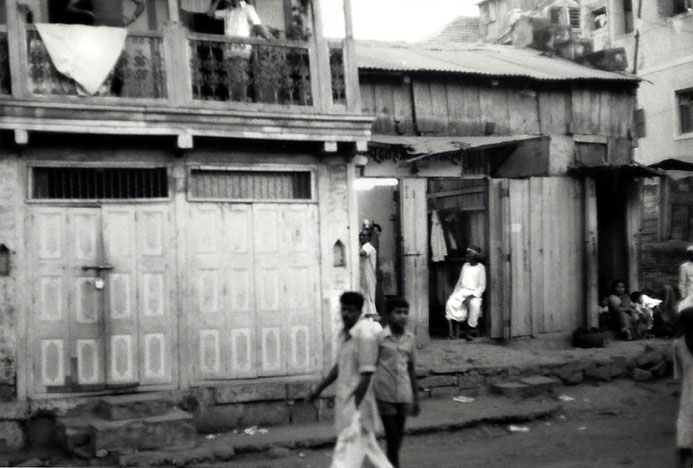 1976 : Kasba Peth bhajan room in Poona - Courtesy of John Connor