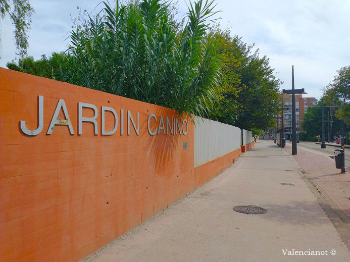 Jardín Canino en el Parque  de Marchalenes en Valencia Ciudad