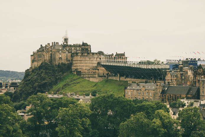 Edinburgh Scotland ofpenguinsandelephants of penguins and elephants Edinburgh Castle view