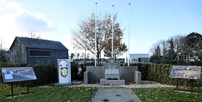 Le momument avec la Borne du serment de Koufra en témoignage du passage du Général Leclerc à Domalain 