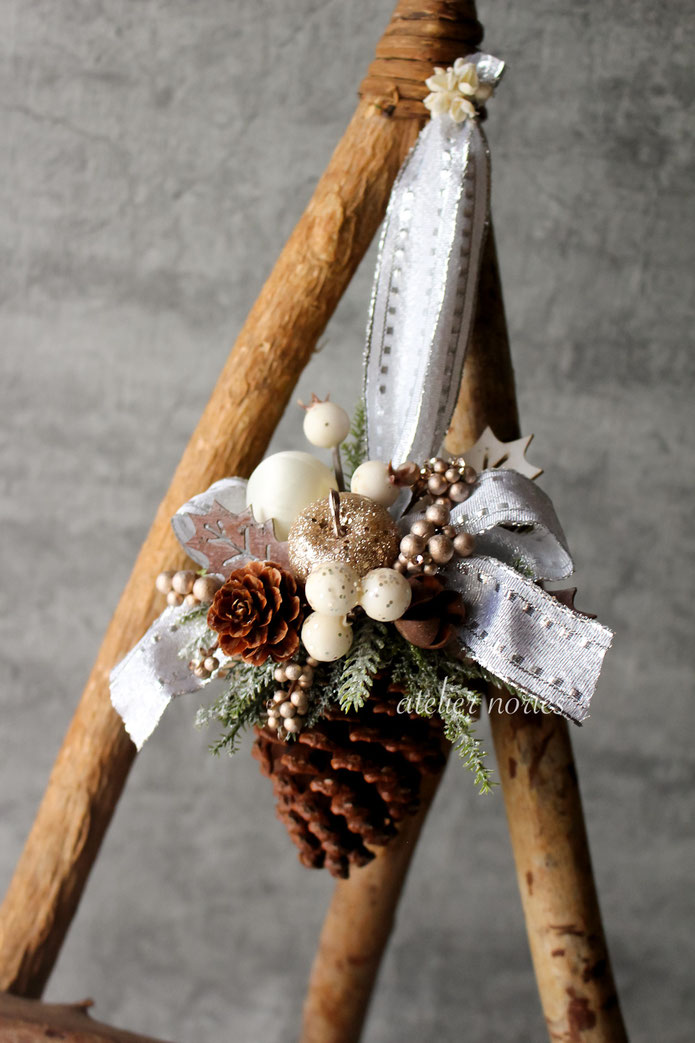 松ぼっくりのクリスマス飾り ホワイト