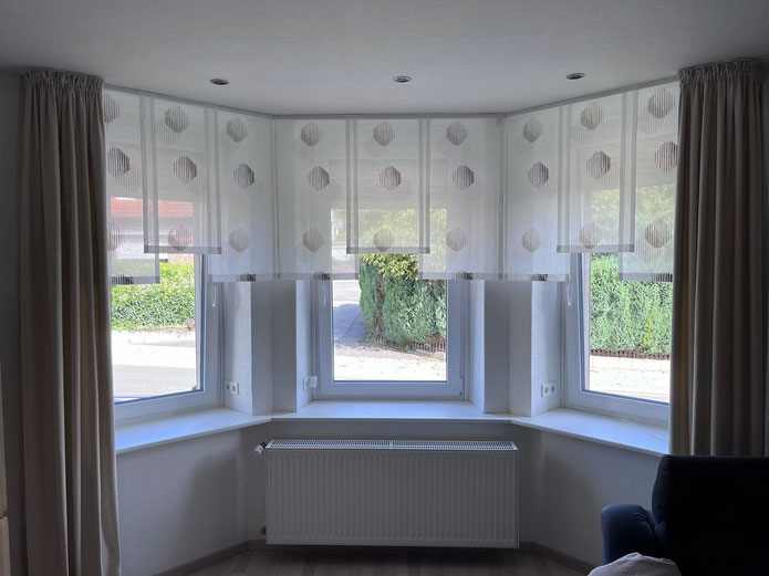 Gardinen-Atelier Dagmar Roder: Flächen Vorhänge für den Erker
