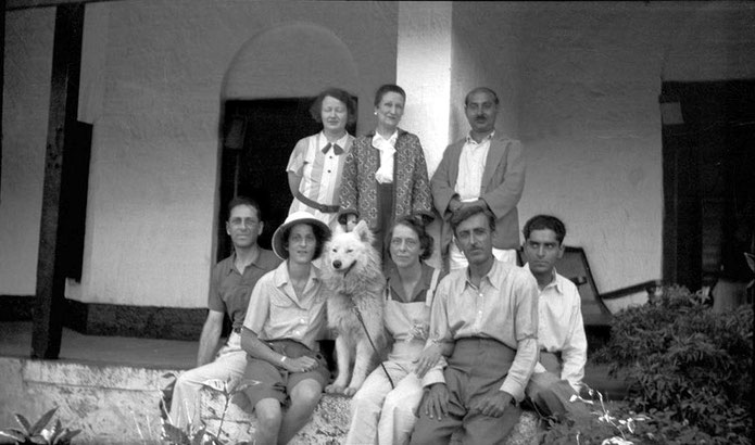 MSI Collection ; India - Elizabeth standing on the left