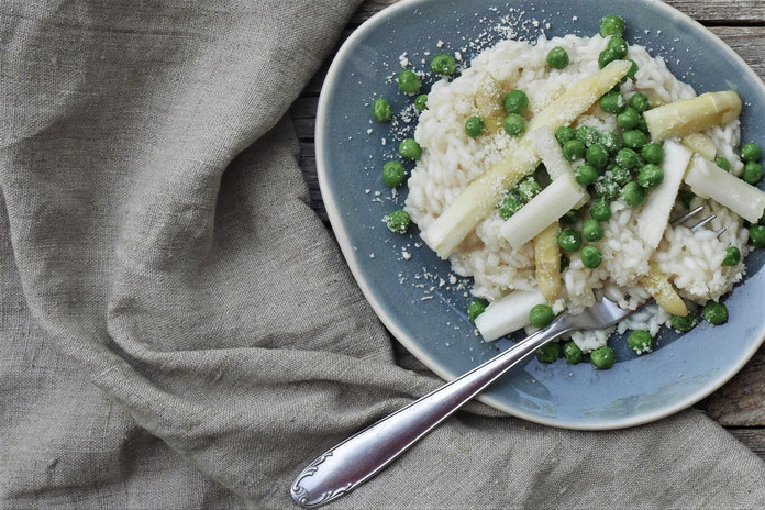 Spargelrisotto mit Erbsen