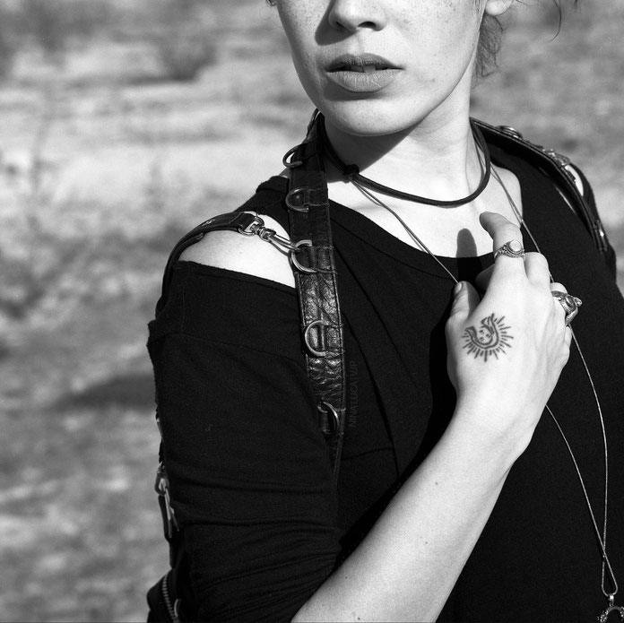 image: nina luca, vjp photography, hasselblad photography, madness is clothing, in controll clothing, steven madden, brache bern, swiss fashion blogger, swiss blogger, schweizer blogger, dark fashion blog, nu goth blog, dark fashion, jungle tribe
