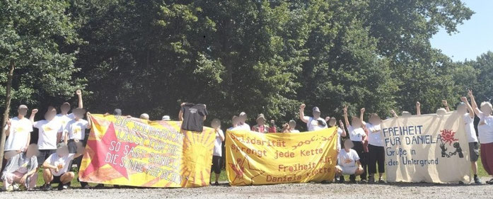 Solidaritetsdemo med Daniela foran landsretten i byen Verde