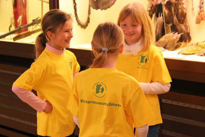 Unsere neuen T-Shirts von vorne und von hinten auf nur einem Foto :-)