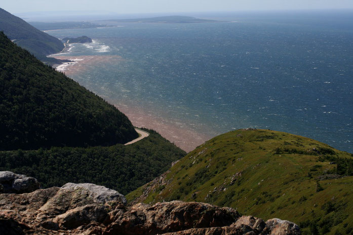 AUSSICHT VOM *SKYLINE-TRAIL* ENTLANG AN DER KÜSTE DER HIGHLANDS HINAUS AUF DEN *GULF OF ST. LAWRENCE*
