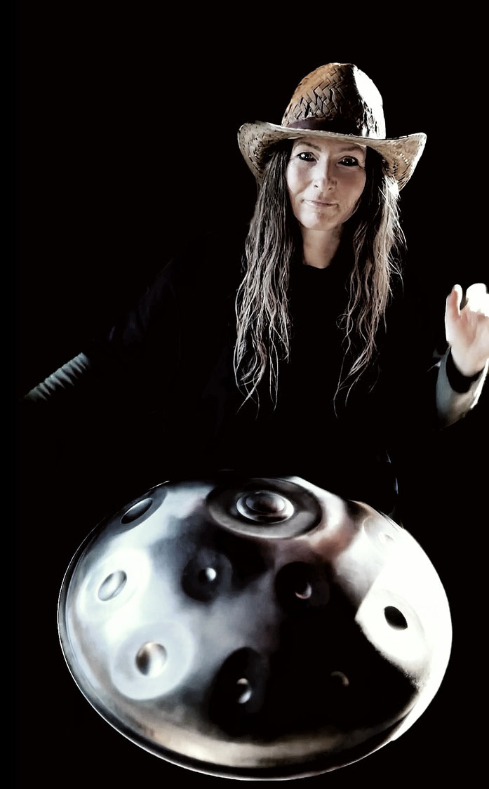 Handpan Artist . Multiinstrumentalist . Composer . Nadine Stanilewicz | Nada´s World 