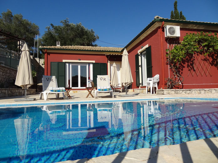 Modernes Ferienhaus auf Korfu mit privatem Swimmingpool