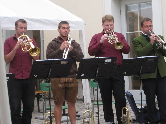 Blamu Brass mit Unterstützung. Foto: Schödel