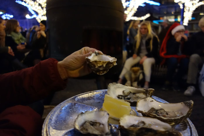 Austern auf dem Weihnachtsmarkt.