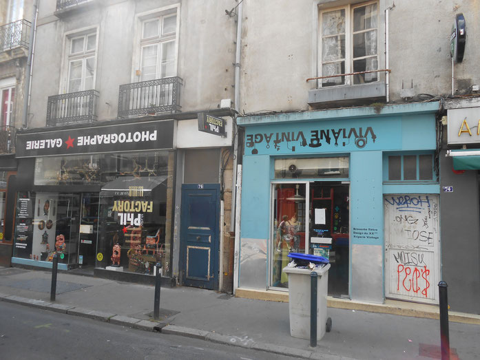 Letreros al revés en las calles de Nantes