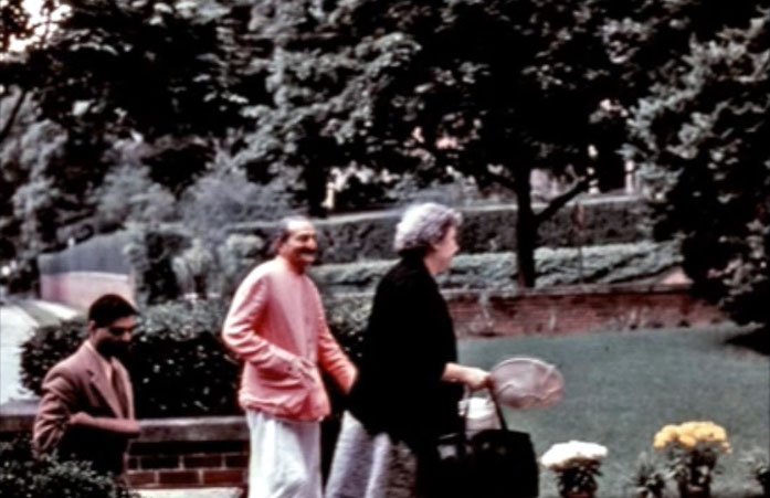1956 ; Baba arriving at Ivy's home in Washington, DC.