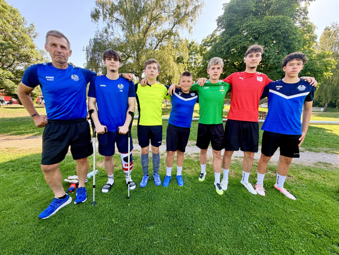 Bodo Schustock und sein Torhüter-Team D-A-Junioren