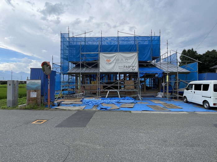 長野県　松本市　安曇野市　建築設計事務所　建築家　news設計室　丸山和男　住宅設計　設計監理　島内の家Ⅲ　長期優良住宅　屋根板金工事