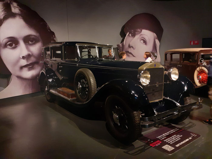 Una  delle    automobili   meravigliose  di  altri  tempi   esposte  al  Museo  dell'  Auto a  Torino