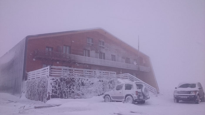 Leaving Goderdzi Pass, it is still snowing. 