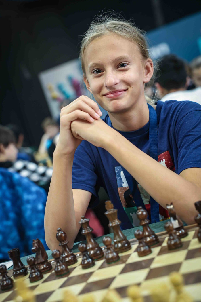 Alina Donets hat mit ihrem starken 10. Platz bei der Europameisterschaft gut lachen! (Foto: ECU, www.europechess.org)