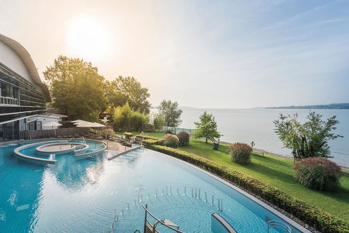Blick von Bodenseetherme in Überlingen auf den Bodensee
