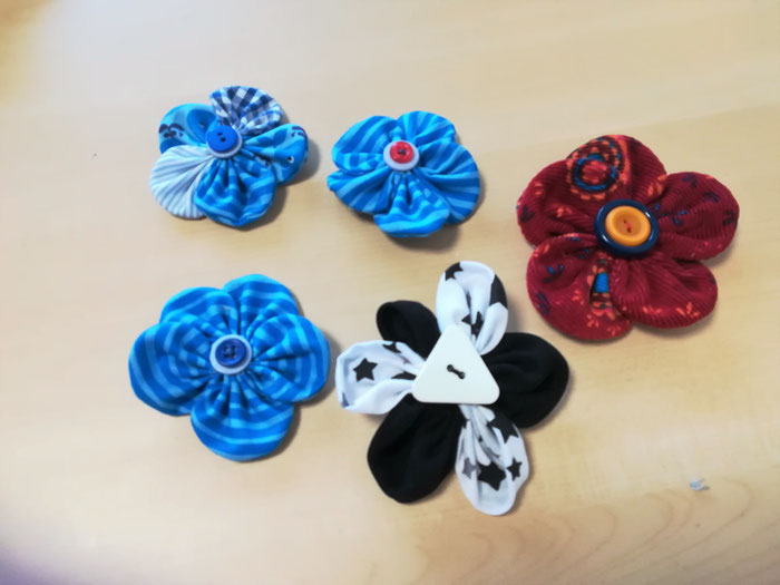blumen nähen,blüten,lebenslustig,blog,upcycling,stoffreste,fensterdeko,frühling