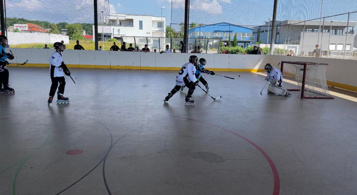 Tor für unsere SG: Der Puck schlägt im Langener Kasten ein. Foto: Alexandra Wolf