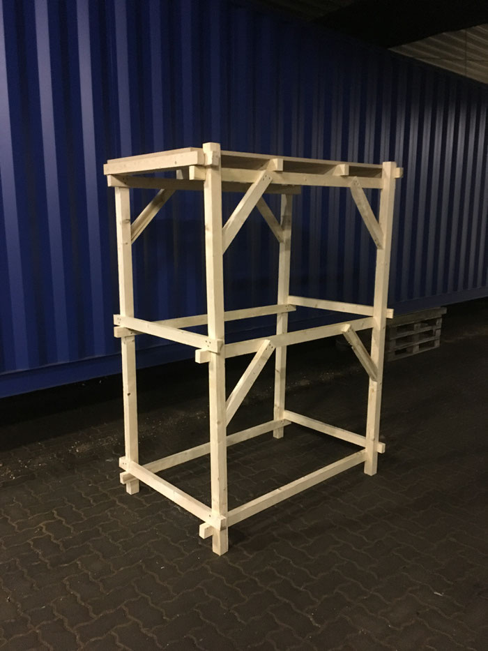 40' High Cube Container in einer Halle