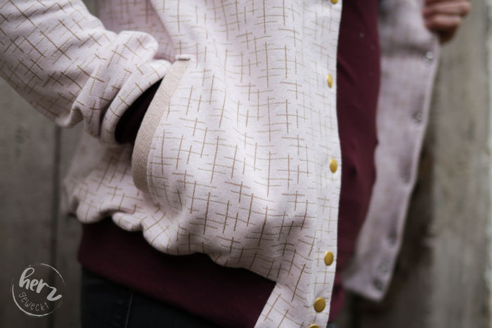 Blouson Nabu aus Jaquard Loom Gold-Puder von Hello Heidi Fabrics by Albstoffe