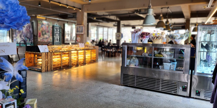 Zm-illenial café in busan