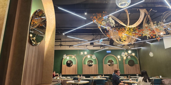 Vegan Amore dining room 