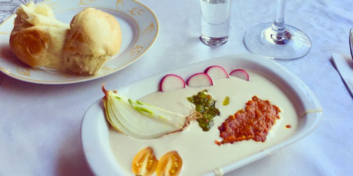 hummus plate from zakaim vegan boutique in tel aviv 