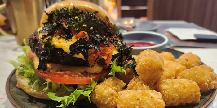 Cheeseburger at vegan amore taipei