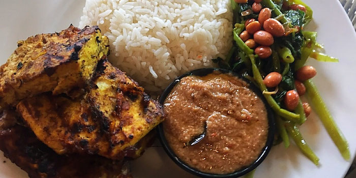 nasi campur with tofu and tempeh at makan makan ubud bali