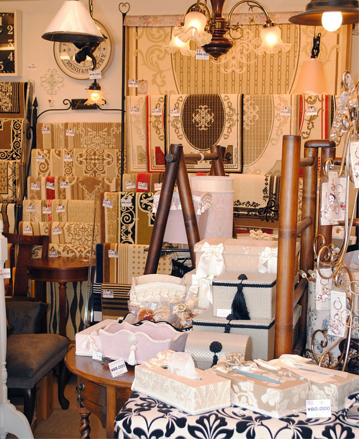 フランス人の日常生活は実にオシャレだ 輸入家具 雑貨 の 専門店 アビヤントジャポン