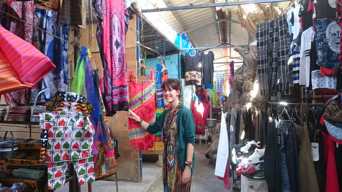 Mia looking at the selection of clothes at the Sucupira market in Praia