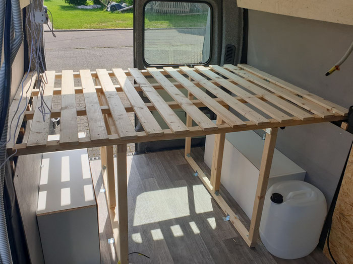 Camper Ausbau Bett