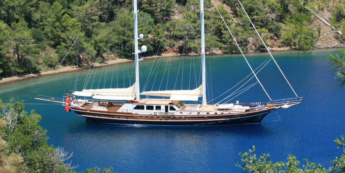 xanthosyachting.com yacht in a bay