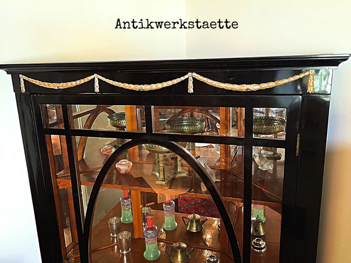 Art Nouveau Showcase