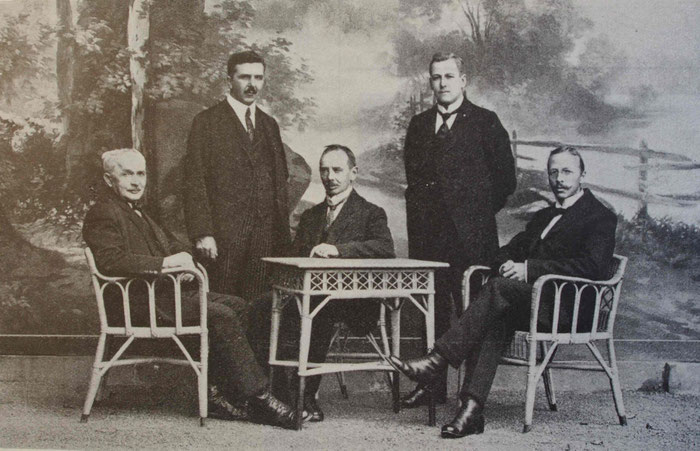 Arthur Fallab (4.v.l.) war jahrelang Verwalter der Konsumgenossenschaft und eine richtige Legende im Schönthal.